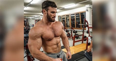 calum von moger bicep tear